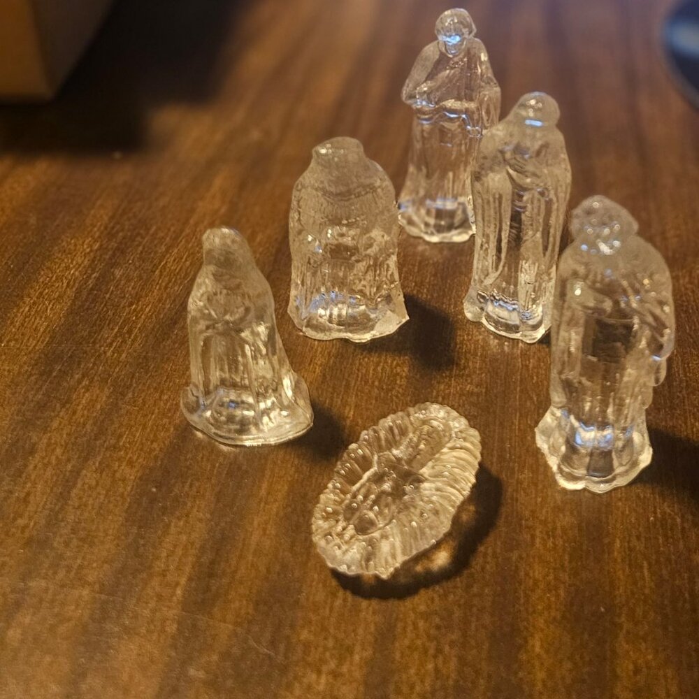 Nativity scene in glass